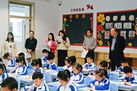 稚子展常规，习惯筑根基——东晓小学成功举办2025年秋季一年级课堂常规比赛