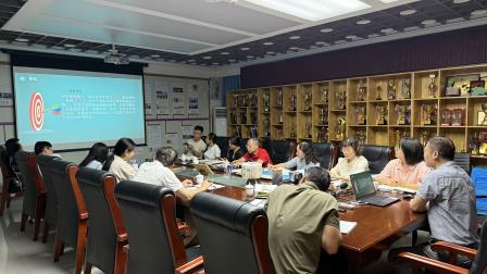 聚焦核心素养，创新教学实践——新课标深入解读与实践交流活动顺利开展