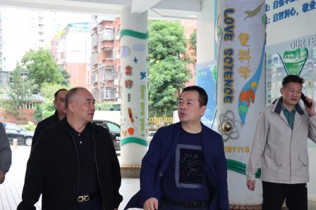 聚焦转型促发展，温馨关怀暖校园——区教育局领导莅临太白实验学校指导工作