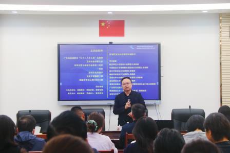 “教案变脸”焕新课堂  —— 罗湖区教科院副院长陈小波到人民小学开展专题培训​