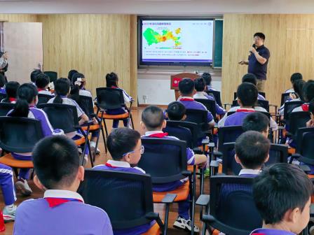 侨香实验学校开展“气象科普进校园”校社联合活动