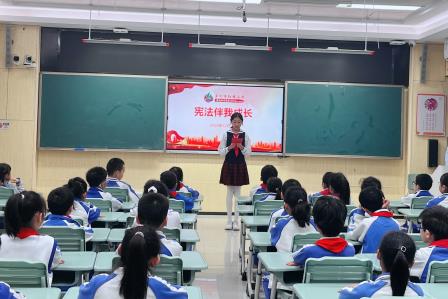 深圳市红桂小学举行“宪法伴我成长”主题升旗仪式