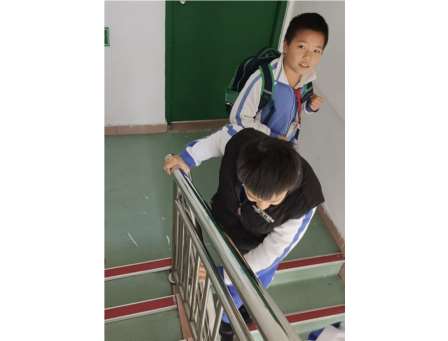美育暖阳，坚守担当——“学雷锋标兵”杨子勇用陪伴诠释互助真谛