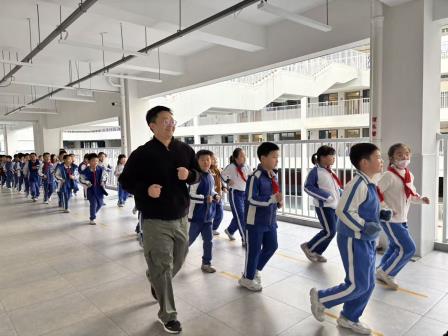 以体育人强体魄   活力跑操促成长——东晓小学跑操活动扎实推进