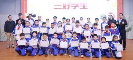 桐跃千里马 雪舞少年心——深圳市仙桐实验小学2025-2026学年第一学期散学典礼圆满举行