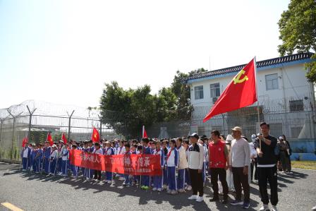 思政课堂走出去，爱国情怀植下来——深圳市莲南教育集团安芳小学开展边防线徒步项目式学习实践活动