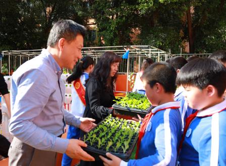 春植青绿，劳育新苗——罗湖实验学校无土栽培园春季下苗仪式暨植树节劳动教育实践活动圆满落幕