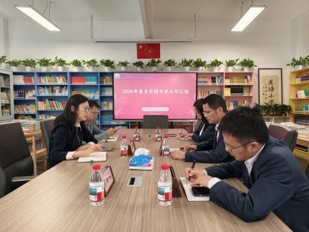 局领导马爱华带队检查莲塘小学开学工作