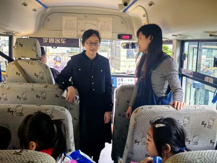 罗湖区教育局领导莅临景园实验小学指导开学工作