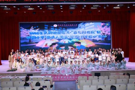 桃园小学第四届“星光阅读夜”暨全民阅读活动圆满举行