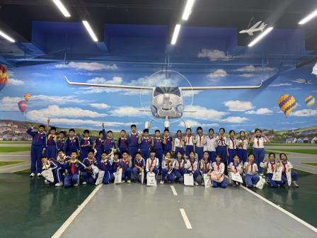 逐梦蓝天，强国有我——深圳市水库小学开展“每周半天计划”航空研学活动