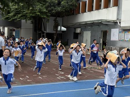 筑牢安全防线，守护生命成长——深圳市翠茵学校开展地震应急疏散演练活动 　　