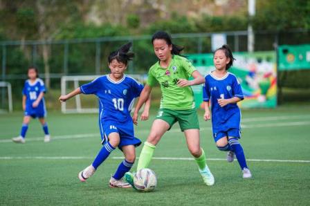 绿茵绽芳华 翠北续传奇——深圳市翠北实验小学女足勇夺罗湖校园足球联赛女子乙组冠军，蝉联组别大满贯