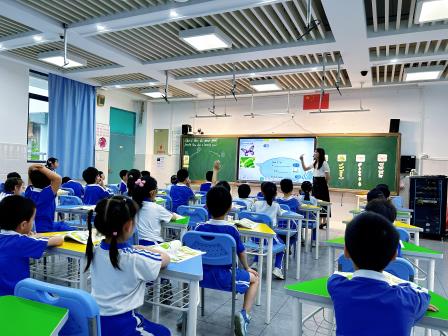 同研生长主题 异构蝶韵课堂——翠竹外国语实验学校英语科组一二年级新质课堂展示活动顺利举行