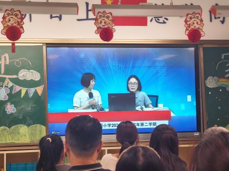 书香伴成长 家校共育暖人心——华丽小学召开全年级专题家长会