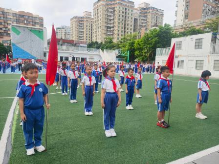高举队旗跟党走 争做新时代好少年——莲塘小学举行一年级新队员入队暨法治副校长及中队辅导员聘任仪式