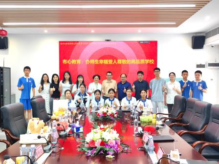 双向奔赴促衔接，深耕课堂助贯通 ——布心小学六年级师生走进布心中学开展小初贯通研讨活动