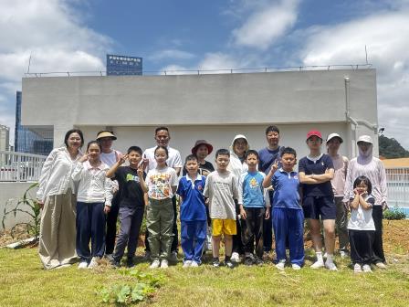 五一耕植伴成长 亲子携手绘新绿 ——罗湖区东晓实验学校楼顶亲子种植活动