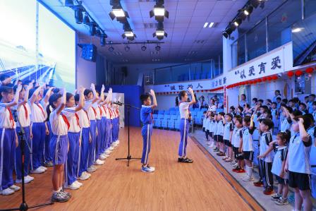 墨香伴成长 欢歌送祝福——深圳市仙桐实验小学举行毕业季主题升旗仪式