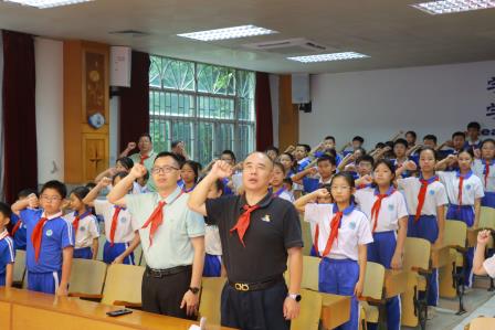 红领巾心向党，争做新时代好队员——太白实验学校2026级一年级新队员入队仪式圆满举行