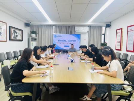 精心筹备迎“新芽”，用心护航“小珍珠” ——湖贝小学开展2026年小一新生教师专题培训
