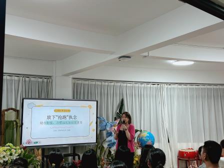 罗湖外语小学教师走进华景园幼儿园开展讲座