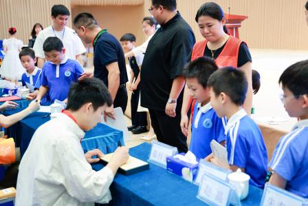 围棋国手辜梓豪彭立尧走进罗湖外语小学